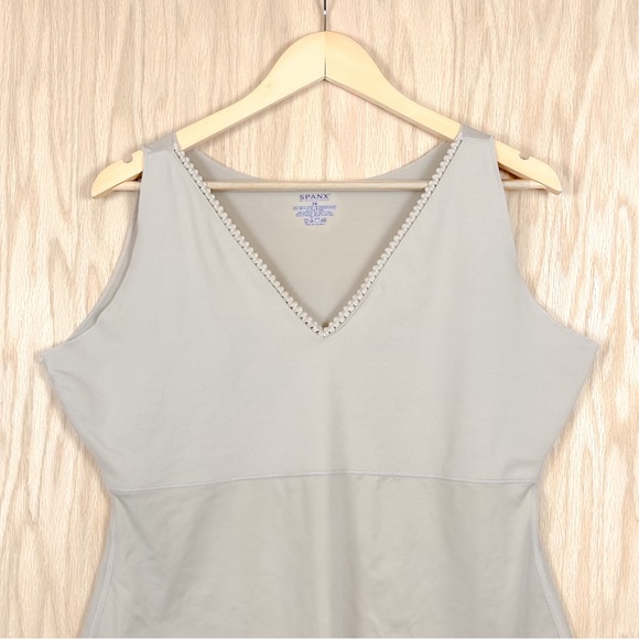 SPANX Hide & Sleek Lace Trim V-Neck Cami - Picture 2 of 6